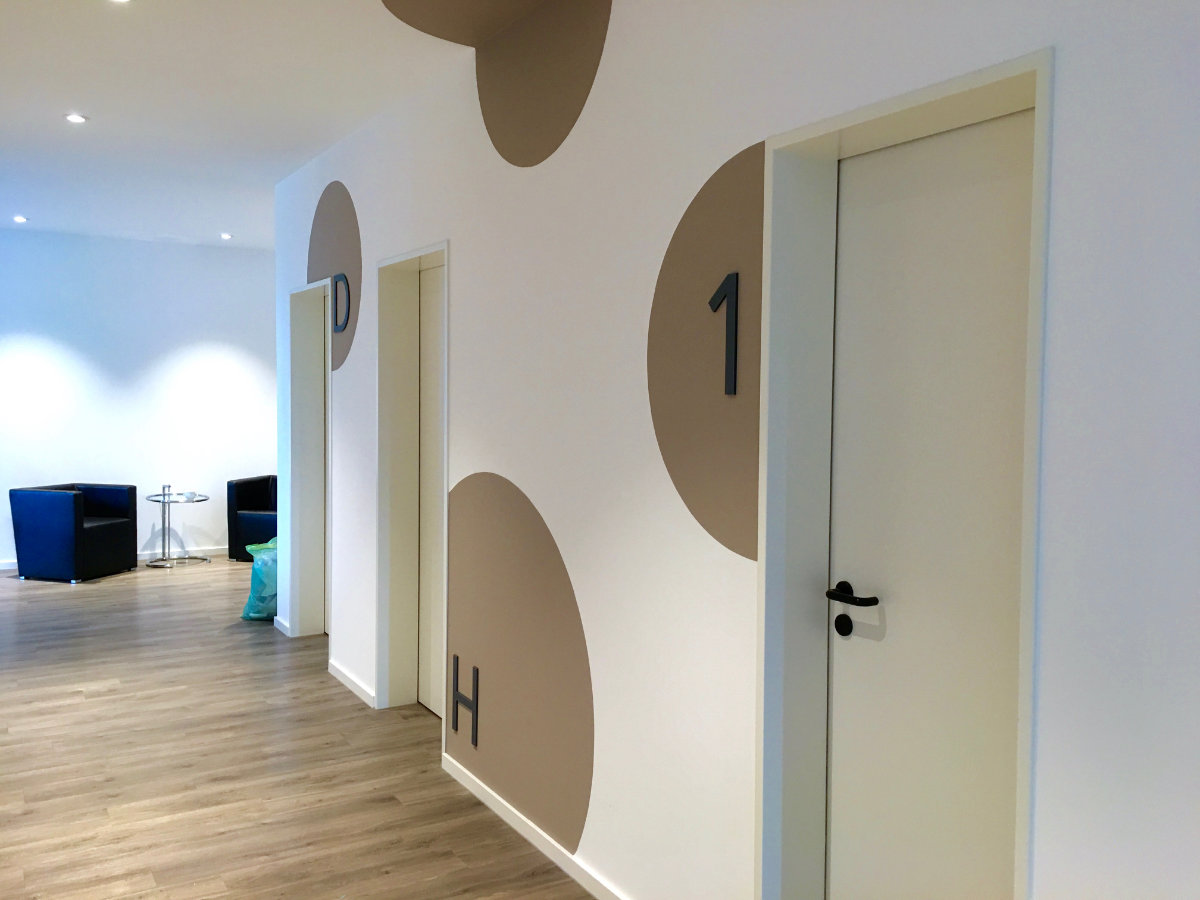 Beschriftung der Toiletten und Nebenräume