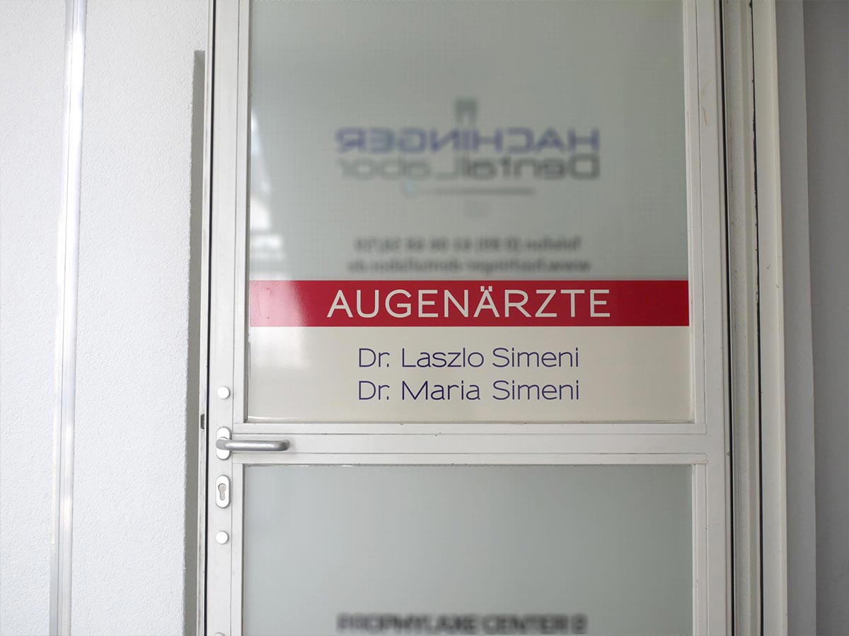 Folienbeschriftung auf Zugangstür