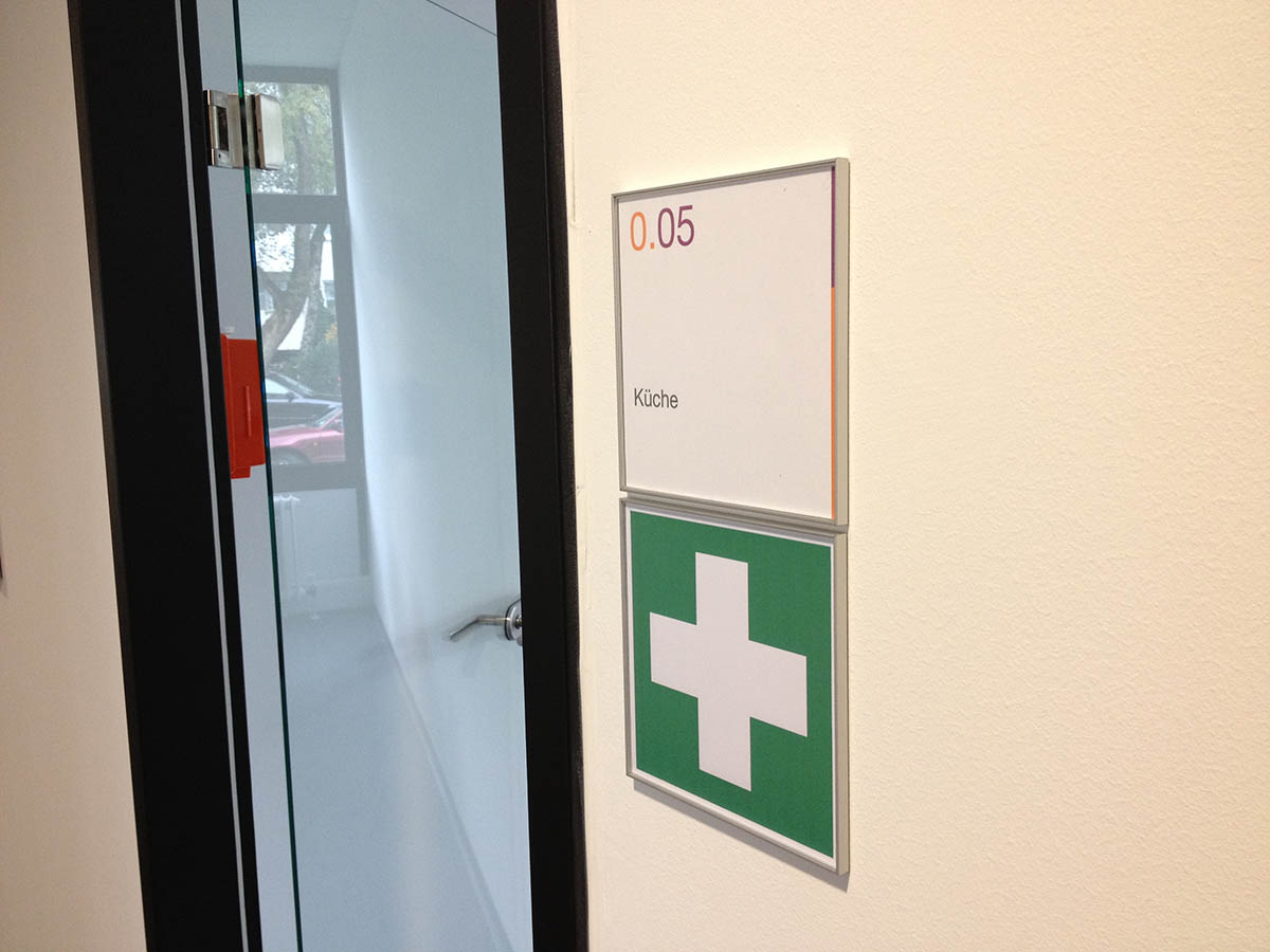 Kennzeichnung von Erste Hilfe Einrichtung