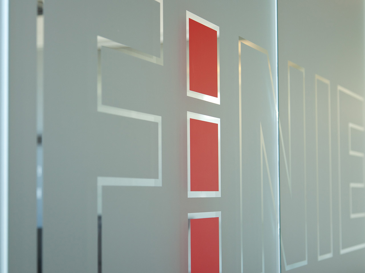 Definiens Schriftzug Detail